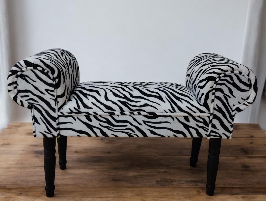 WHITE TIGER FABRIC WINDOW SEAT